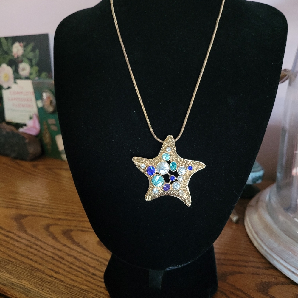 Gold Rhinestone Starfish Necklace - Picture 4 of 12